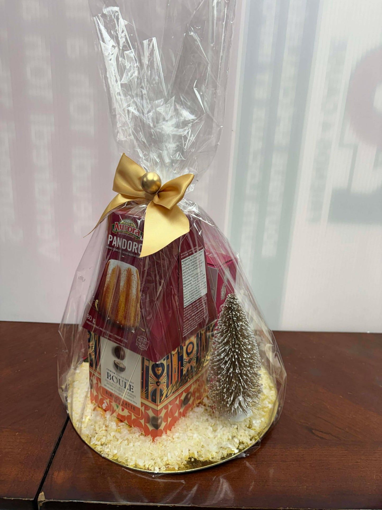 Minimalist Italian holiday gift basket