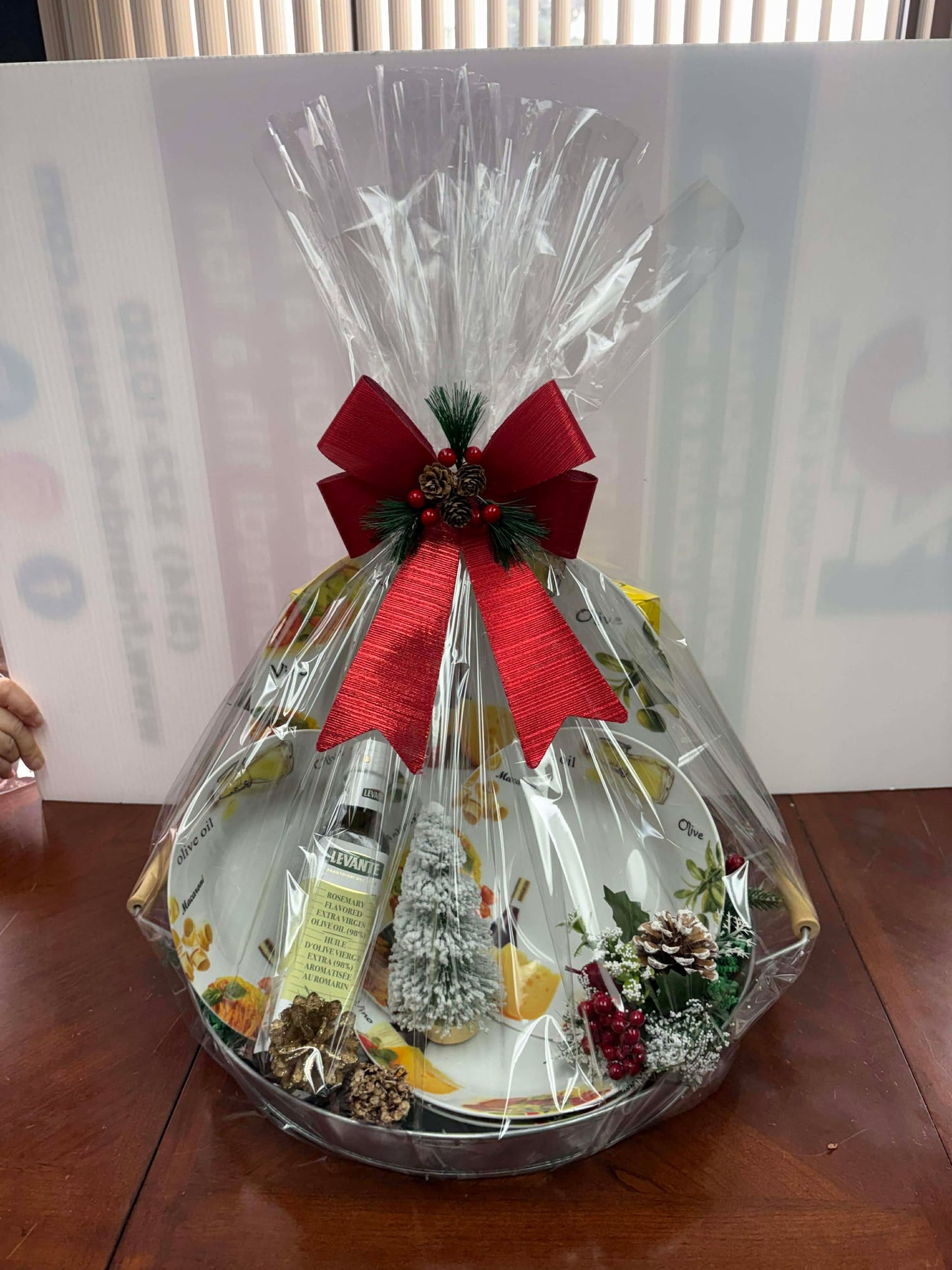 Refined Italian olive-oil & entertaining gift basket