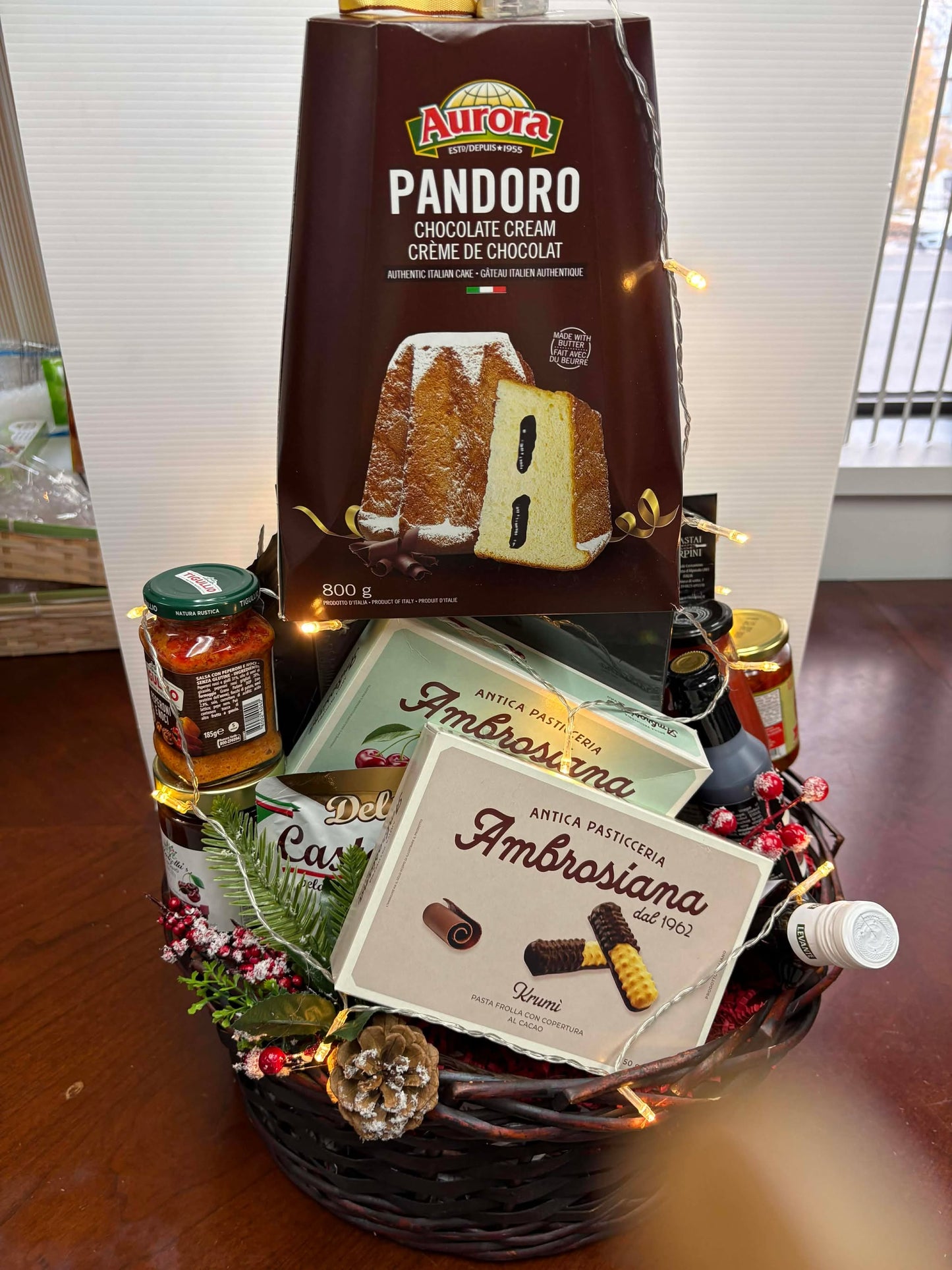 Luxury Italian Christmas gourmet basket